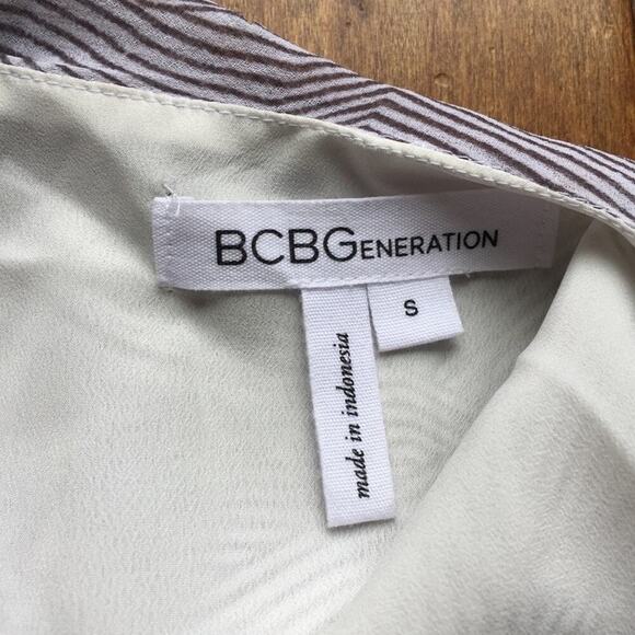 BCBG Flowy Merrow-Edge Dress NWOT - Picture 3 of 3